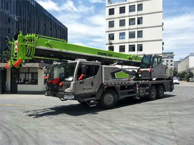 黑水县跨街广告牌的高空安装注意事项